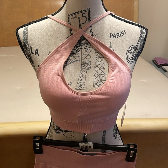 Club Moda High Performance Seamless Activewear-Fit Flow Sports Bra & Leggings - Picture 2 of 6